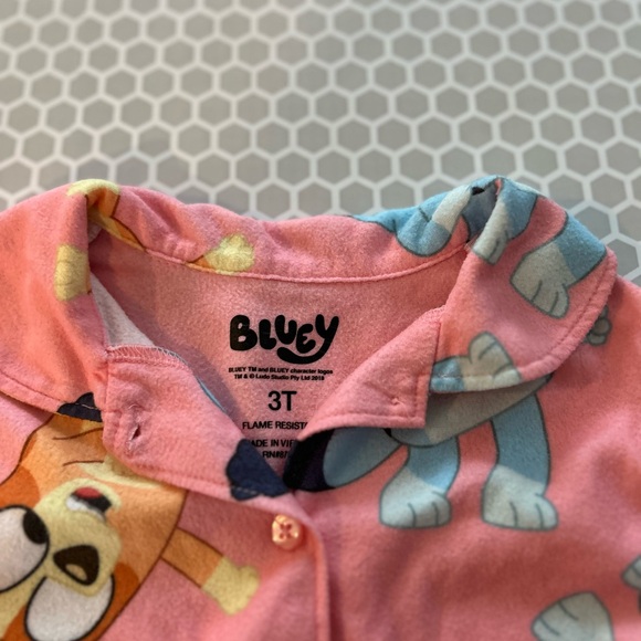 Bluey Pink Girls PJ Set
Size 3T - Picture 4 of 10